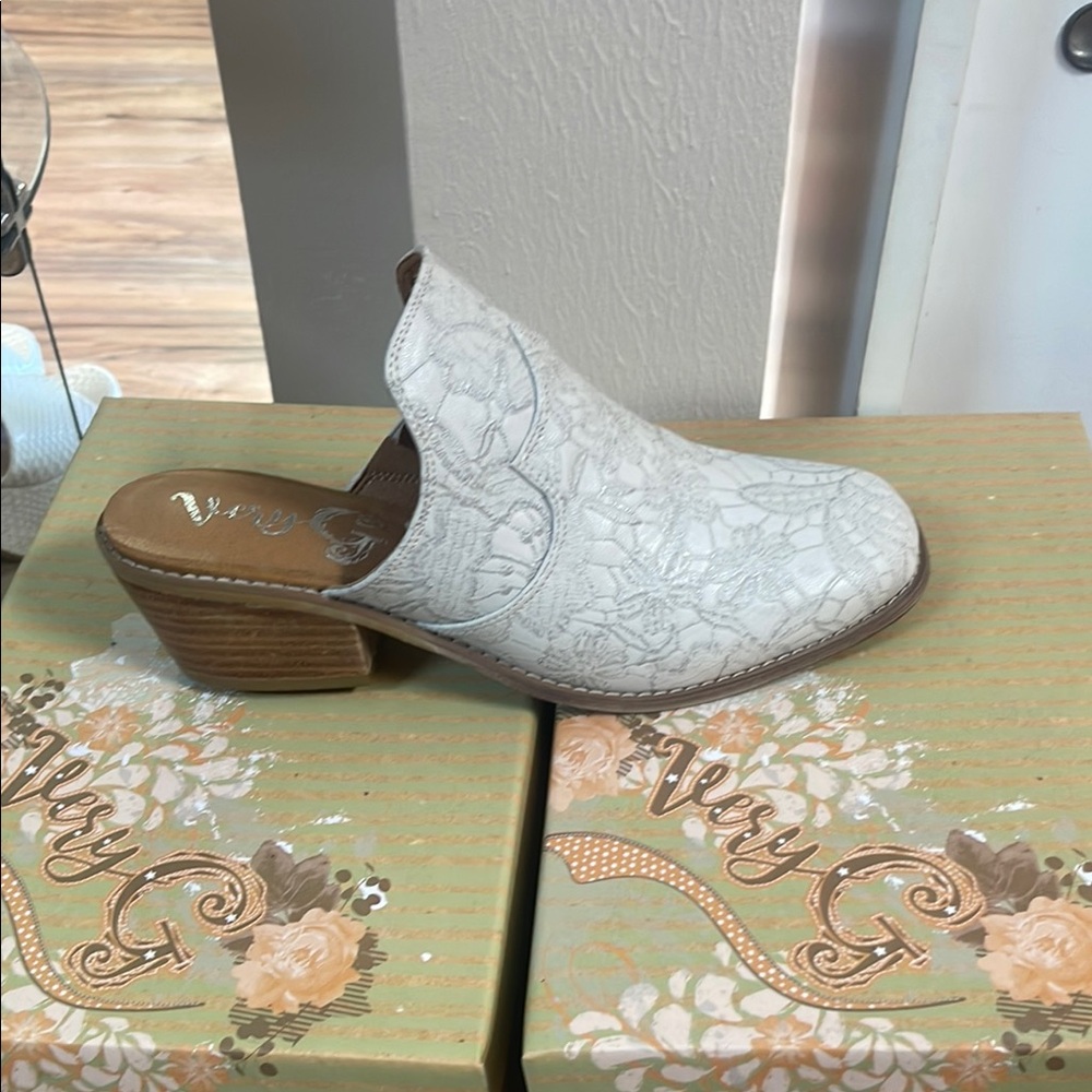 Very G Women's White Slip-On Shoes